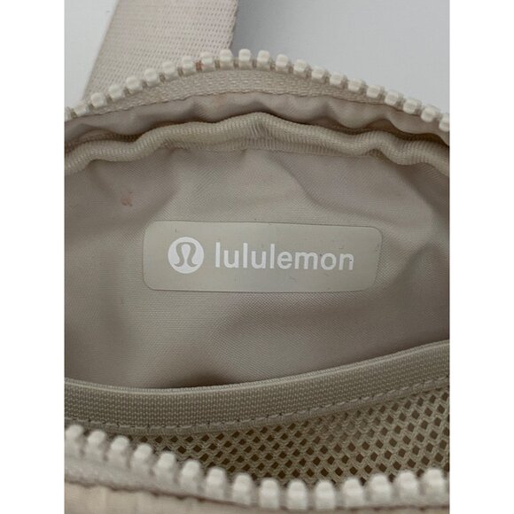 Lululemon Everywhere Beige White Belt Bag Zipper Mesh Pockets  7575 GUC - Picture 6 of 13